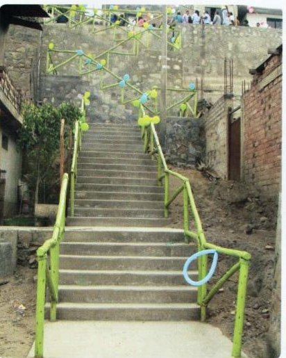 Escaleras con barandas en la Coop. Virgen de las Nieves